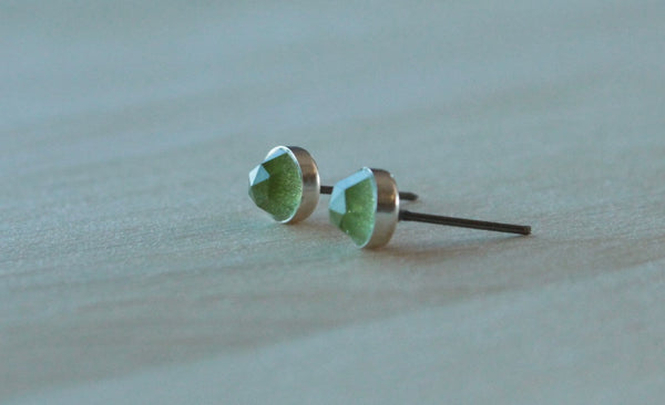 Rose Cut Peridot Bezel Gemstones, Large (Niobium or Titanium Post Earrings) - Pretty Sensitive Ears