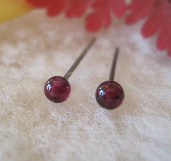 Garnet Gemstone, Small (Niobium Stud Earrings for Sensitive Ears) - Pretty Sensitive Ears