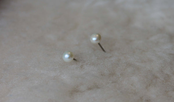 Classic Pearls, Med (Niobium, Titanium, Surgical Steel Stud Earrings) - Pretty Sensitive Ears