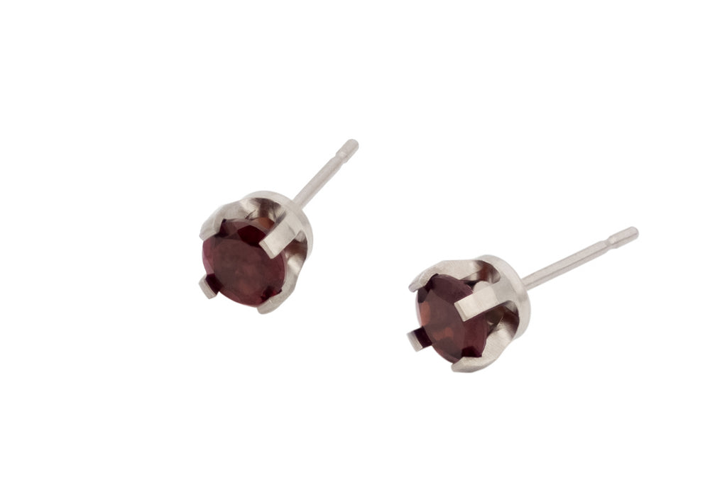 VGACETI Titanium Stud Earrings - Tiny Dot/Heart, Hypoallergenic For Sensitive Ears, High Polished Grey