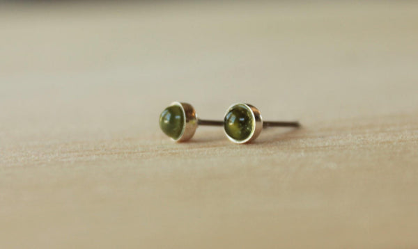 Peridot Bezel Gemstones, Small (Niobium or Titanium Post Earrings) - Pretty Sensitive Ears