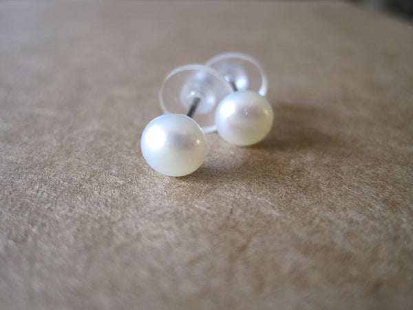 Classic Pearls, Large (Niobium, Titanium, or Surgical Steel Stud Earrings for Sensitive Ears) - Pretty Sensitive Ears