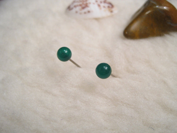 Green Onyx Gemstones, Med (Niobium, Titanium, or Surgical Steel Stud Earrings) - Pretty Sensitive Ears