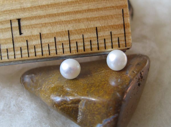 Classic Pearls, Small (Your Choice: Niobium, Titanium, Surgical Steel Studs for Sensitive Ears) - Pretty Sensitive Ears